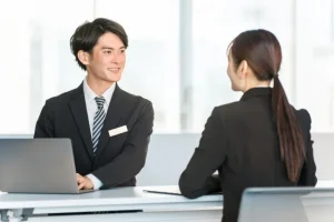 第一印象は何秒で何割決まる？メラビアンの法則とビジネスで効く口元の作り方
