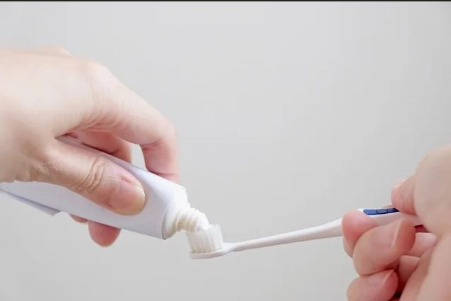 市販ホワイトニングは効果ある？口コミ・知恵袋で人気の商品と年間費用をサロンと比較