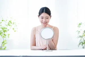 歯が白いと若く見える・痩せて見えるは本当？白い歯が顔印象に与える効果を解説
