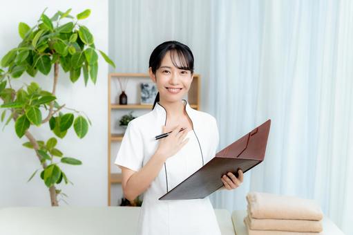 エステティシャンの独立後の年収は？自営の相場と稼げる人・稼げない人の違い